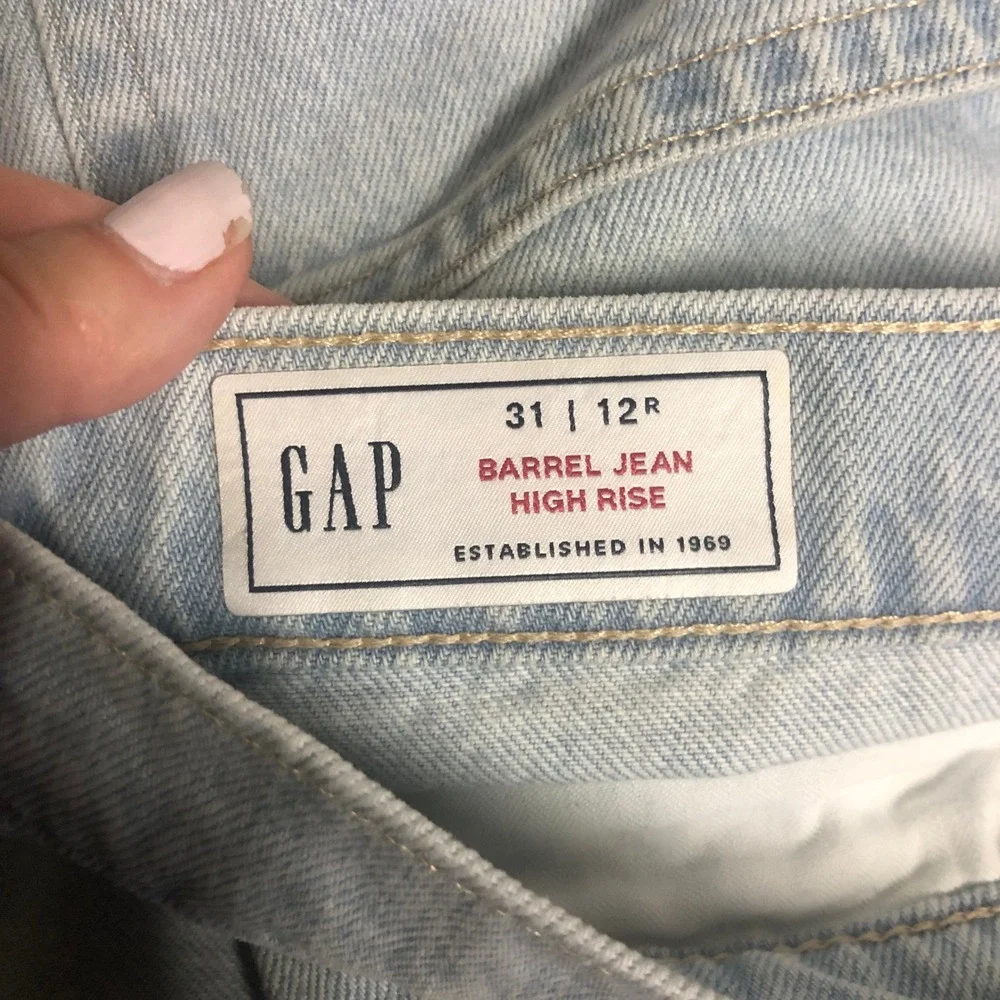 GAP Womens High Rise Barrel Jean Size 31/12 Blue Light Wash - Picture 12 of 16